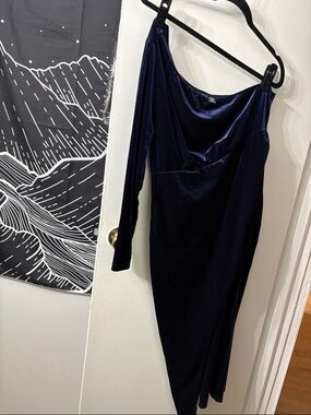 1X Elegant One-Shoulder Velvet Dress in Navy Blue